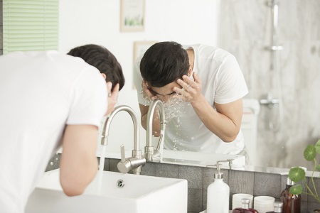 化學(xué)物品進(jìn)入眼睛怎么處理？